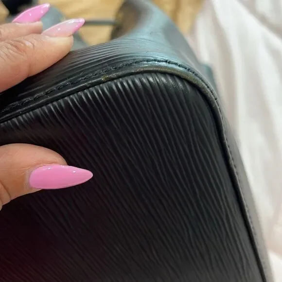 Louis Vuitton Black epi leather Shoulder Bag - Picture 12 of 16